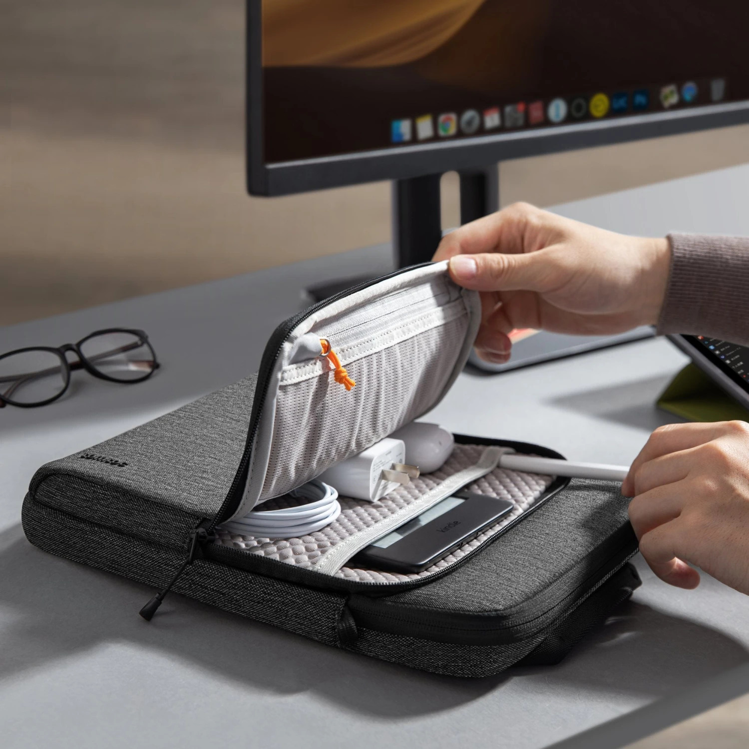 DefenderACE-B03 Tablet Shoulder Bag For 12.9'' IPad Pro | Gray 13 DefenderACE-B03 Tablet Shoulder Bag For 12.9'' IPad Pro | Gray - Image 11