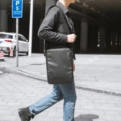 DefenderACE-A04 Laptop Shoulder Bag For 14-inch MacBook Pro M3/M2/M1 26 DefenderACE-A04 Laptop Shoulder Bag For 14-inch MacBook Pro M3/M2/M1 -Smart Bag Shop 13 3c170b20 e9e0 48aa 8d2d 3100fd3e7e5e